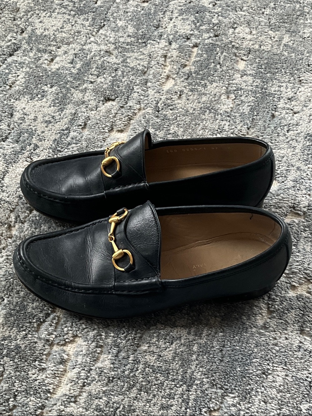 Gucci Navy Leather Loafers with Gold Horsebit - Picture 2 of 4